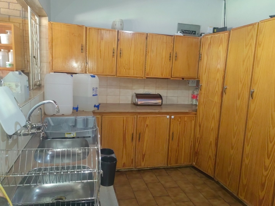 4 Bedroom Property for Sale in Heuwelsig Northern Cape